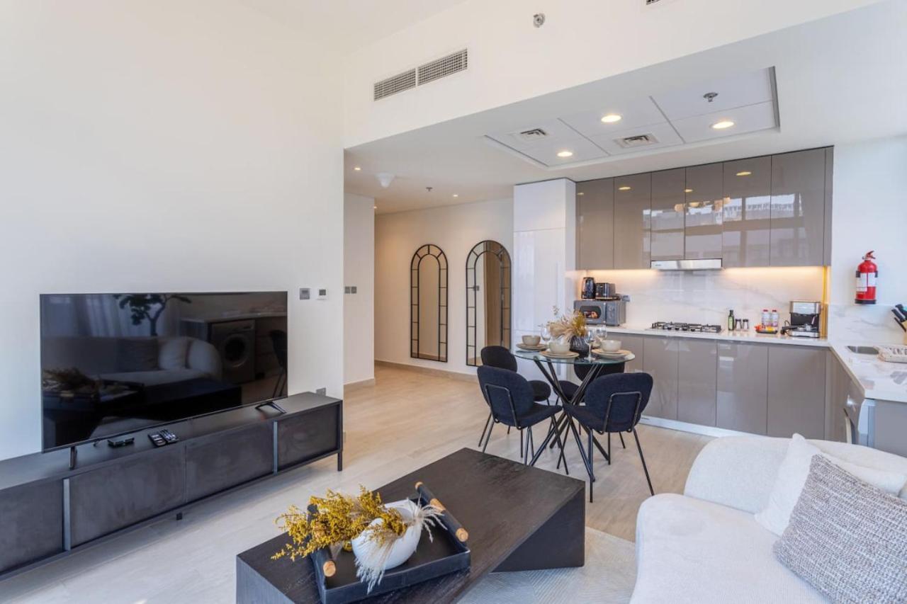 Trendy Azizi Riviera 1-bed With Balcony Views *