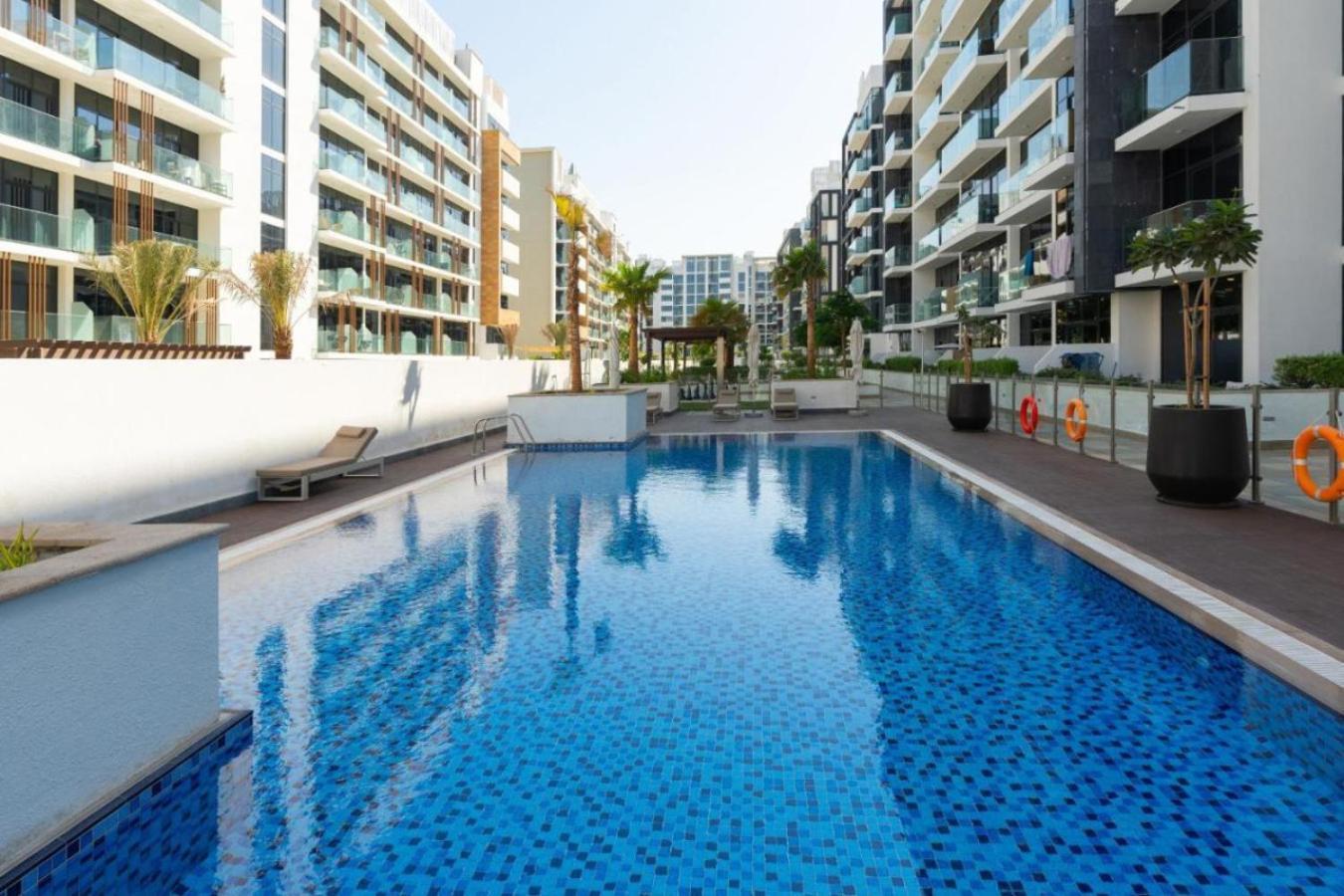 Apartment Trendy Azizi Riviera 1-bed With Balcony Views