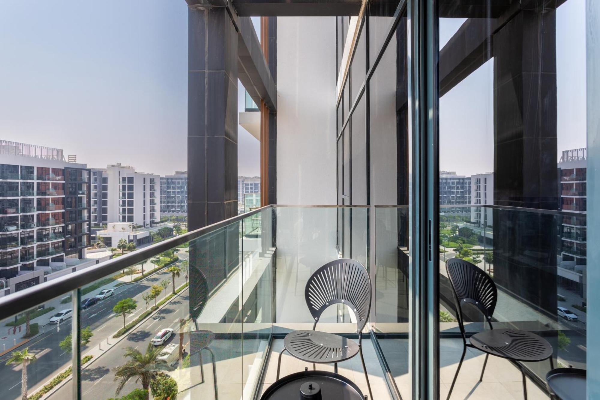 Apartment Trendy Azizi Riviera 1-bed With Balcony Views