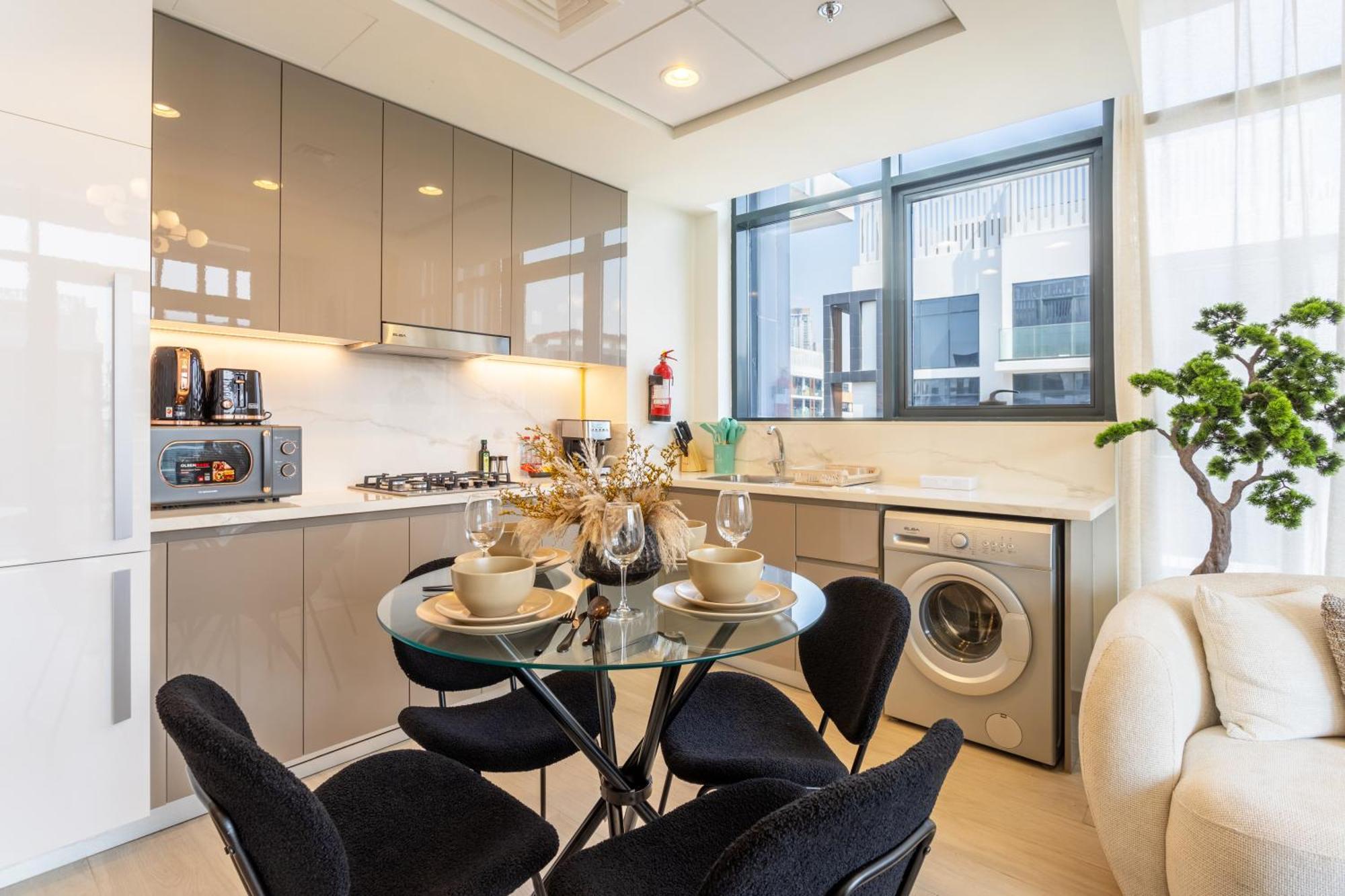 Apartment Trendy Azizi Riviera 1-bed With Balcony Views *