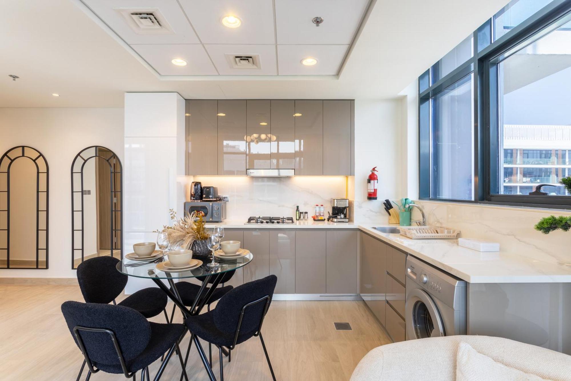 Apartment Trendy Azizi Riviera 1-bed With Balcony Views